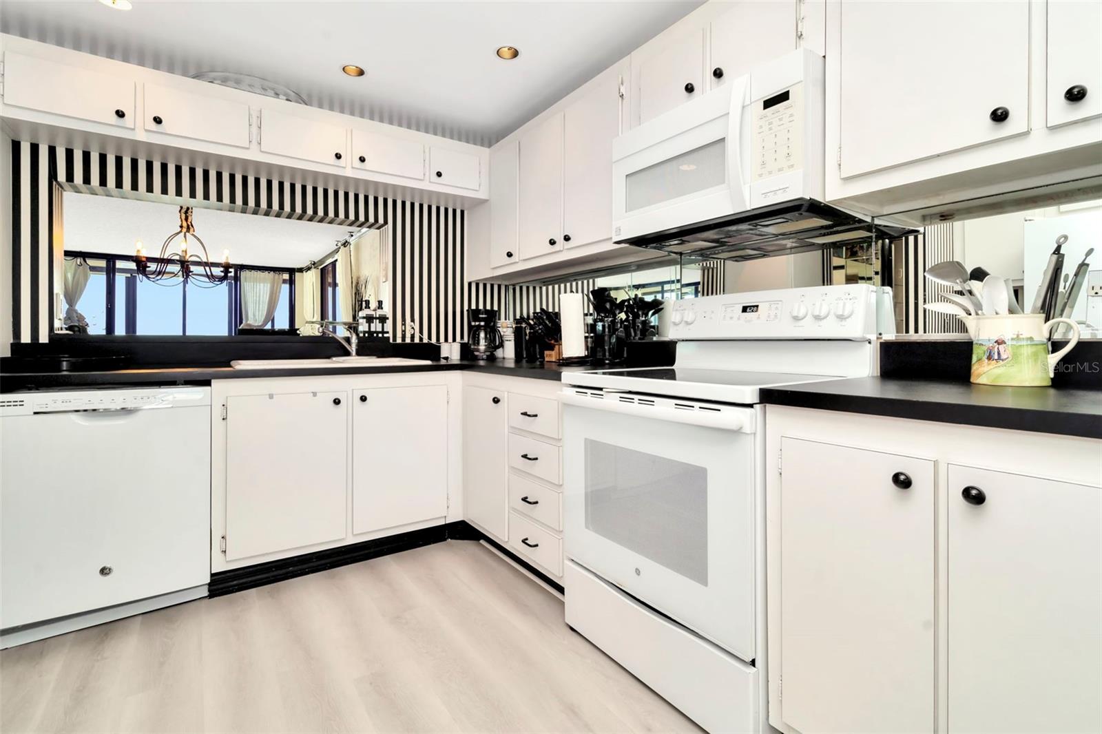 SURFSIDE TOWER CONDO - Residential Lease