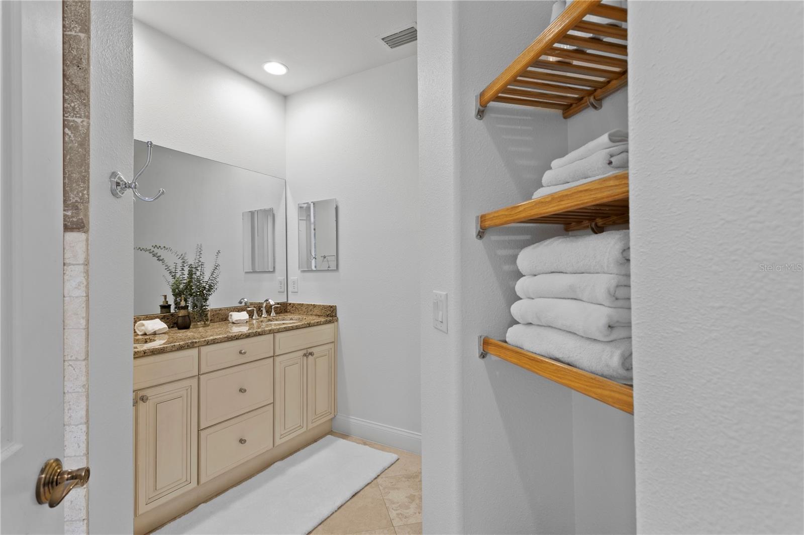 DAVIS ISLANDS PB10 PG52 TO 57 - Residential