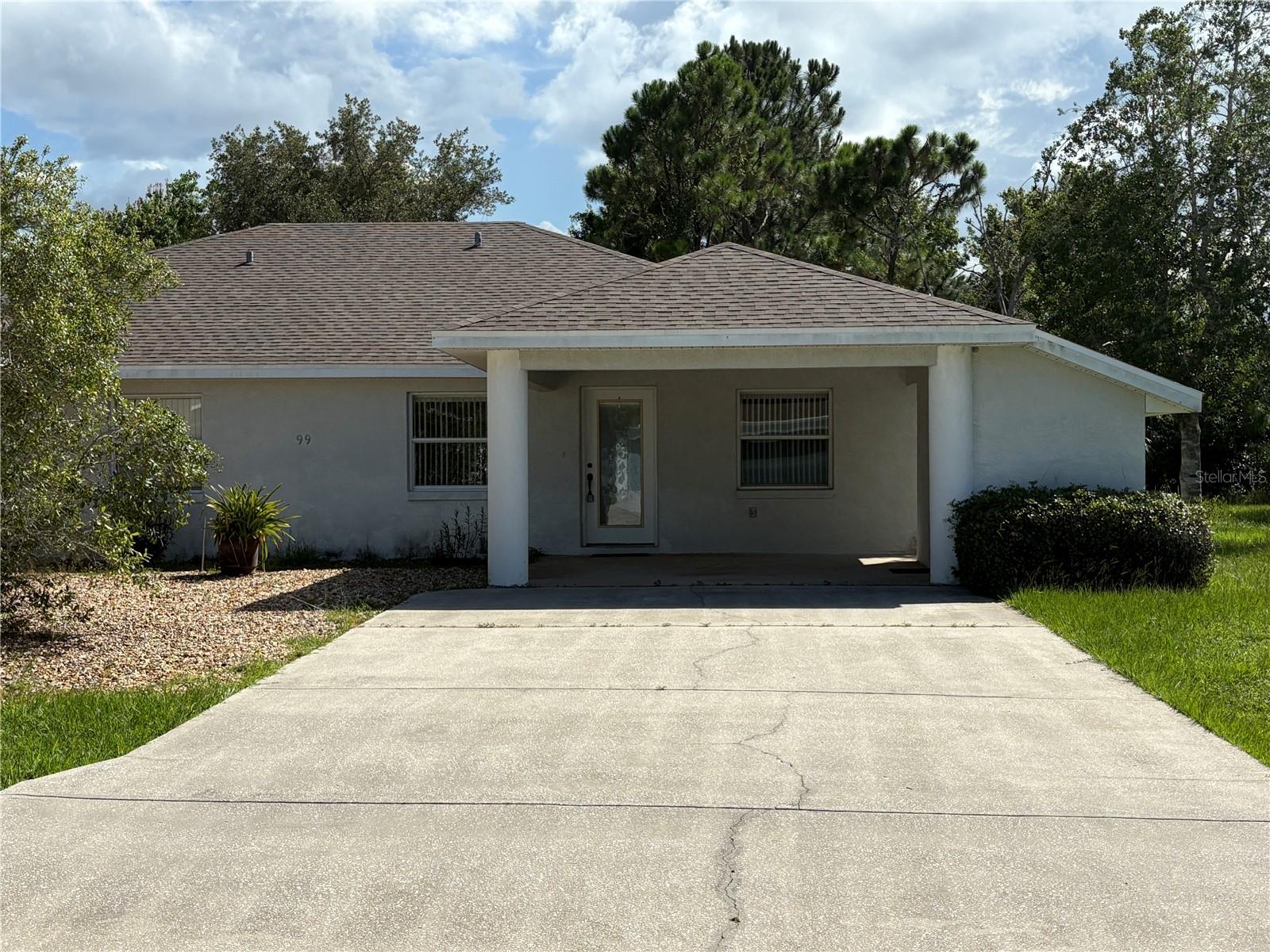 2/2 Duplex for rent in Palm Harbor. New LVF flooring in living room and bedrooms, tile in wet areas. Open kitchen/living room. Screen lanai that can fit outdoor furniture. Monthly lawn care is included. Each applicant MUST have 650 credit score or higher, proof of income, proof of employment. NO PETS, NO SMOKING.