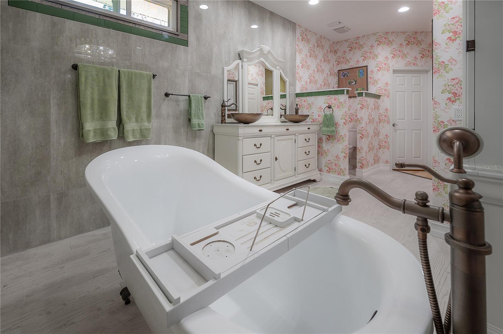 TEMPLE TERRACE ESTATES - Residential