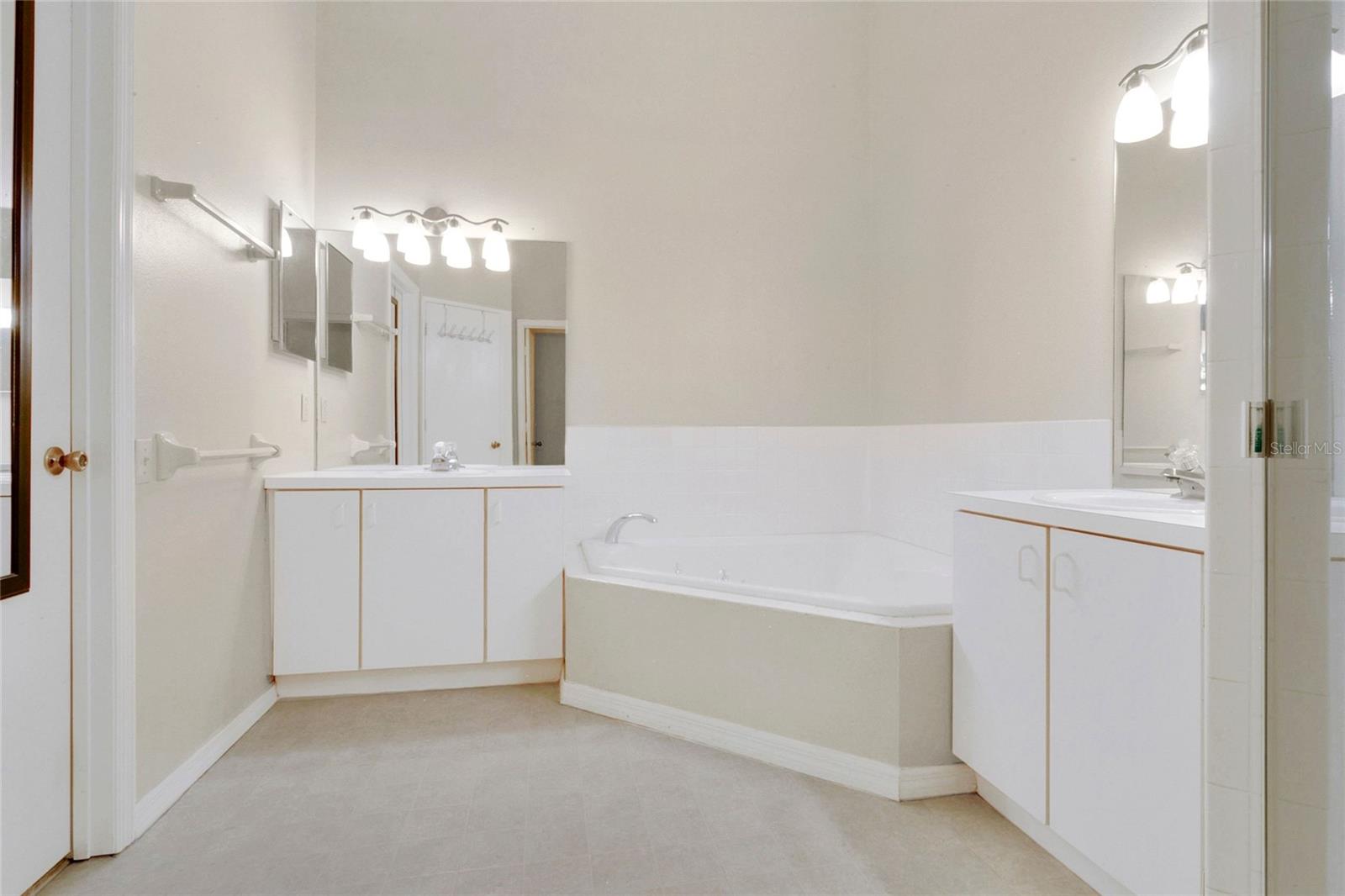 VENTURA VILLAGE PH 04 - Residential
