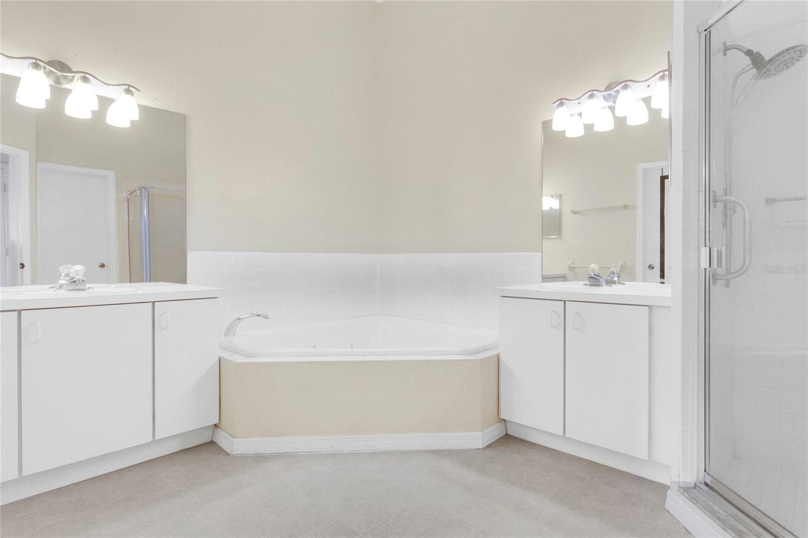VENTURA VILLAGE PH 04 - Residential