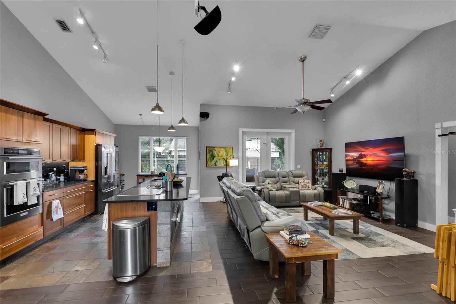 MOUNT PLYMOUTH - Residential