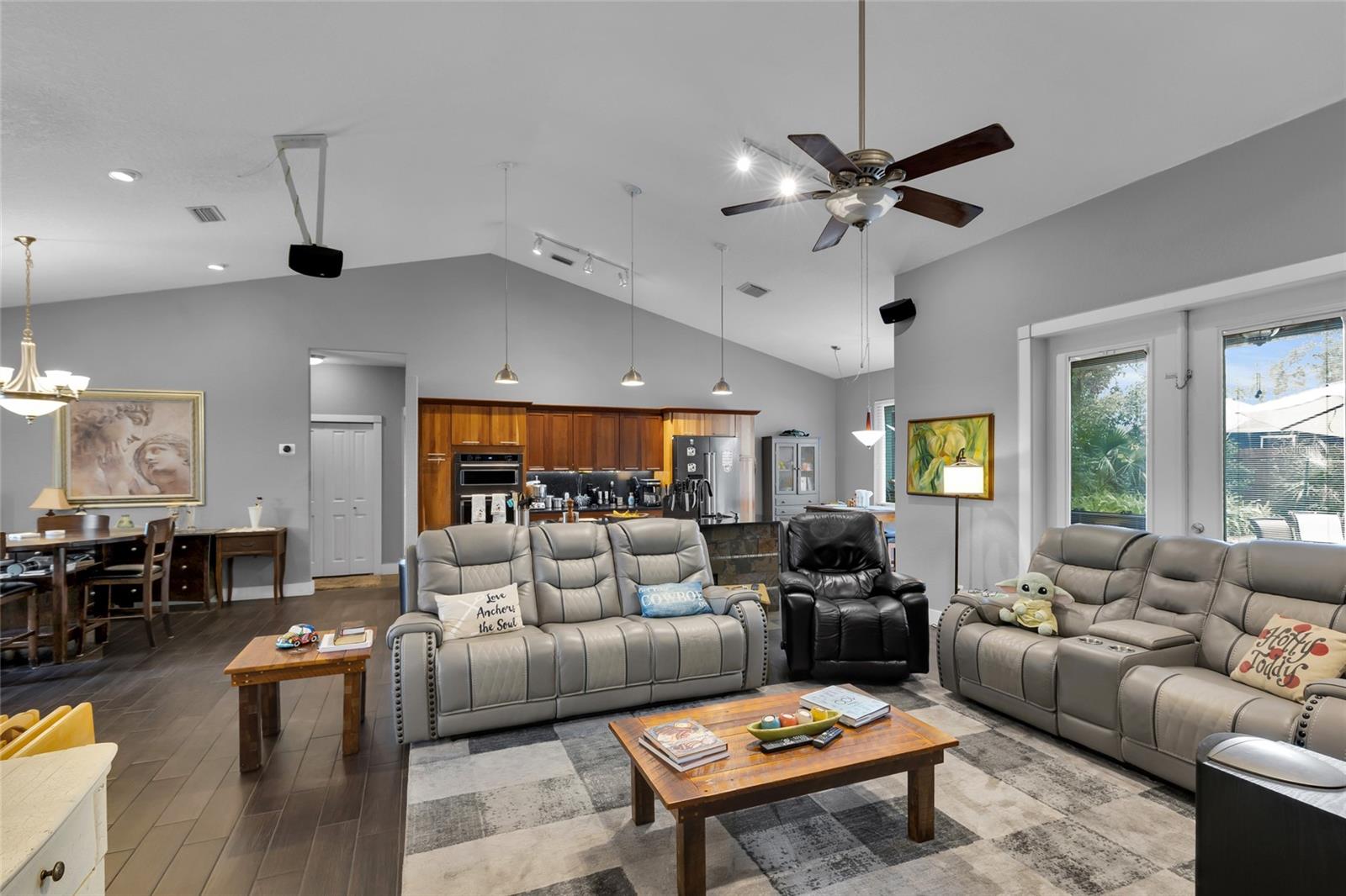 MOUNT PLYMOUTH - Residential