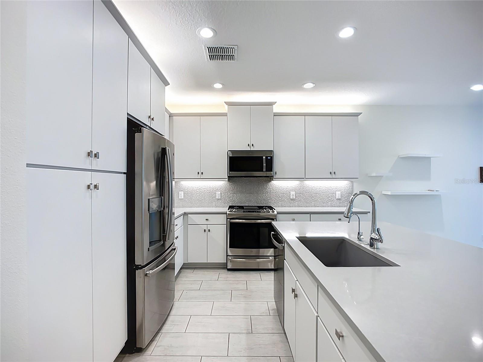 VALENCIA DEL SOL PH 1 - Residential Lease