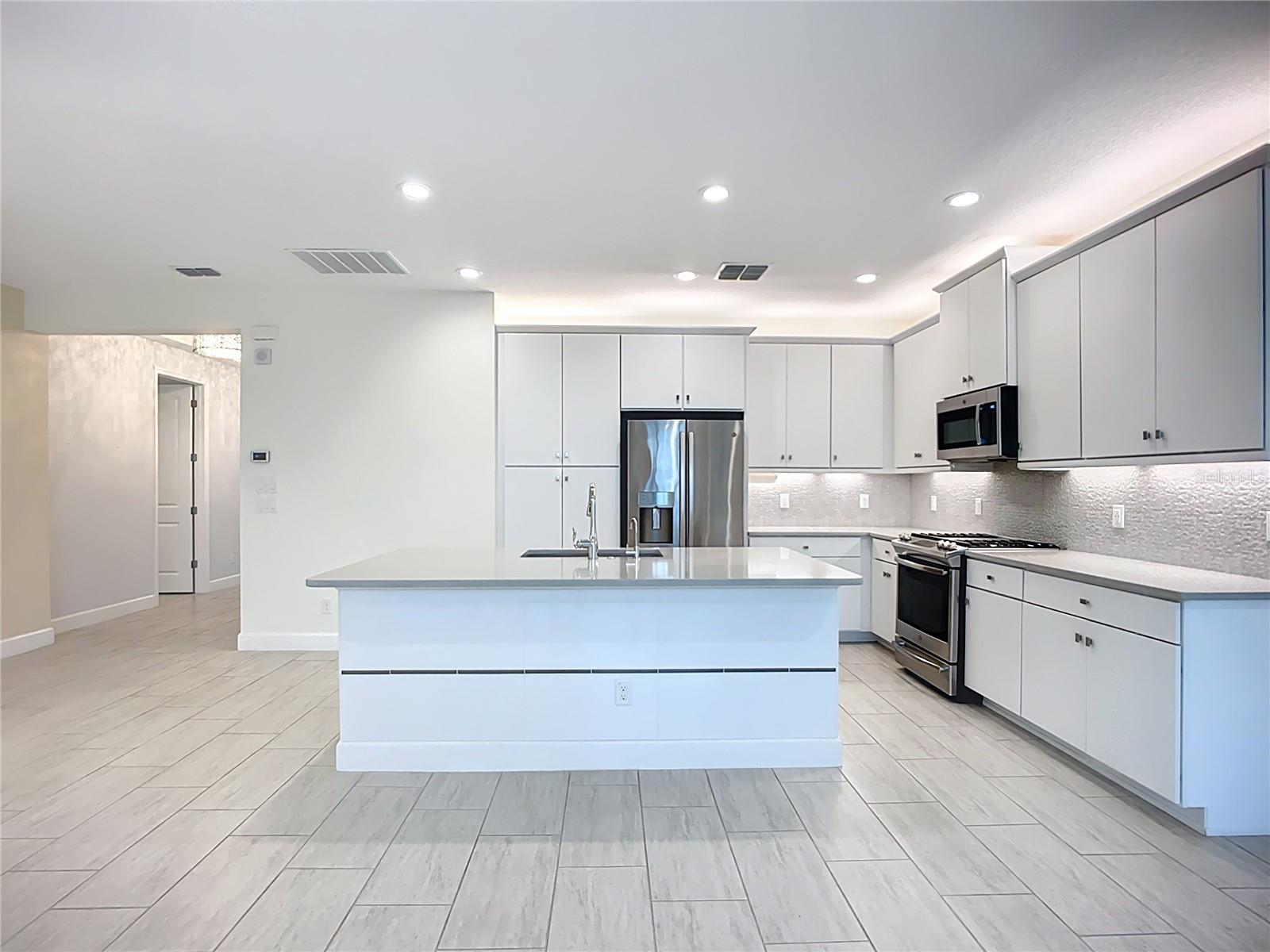 VALENCIA DEL SOL PH 1 - Residential Lease