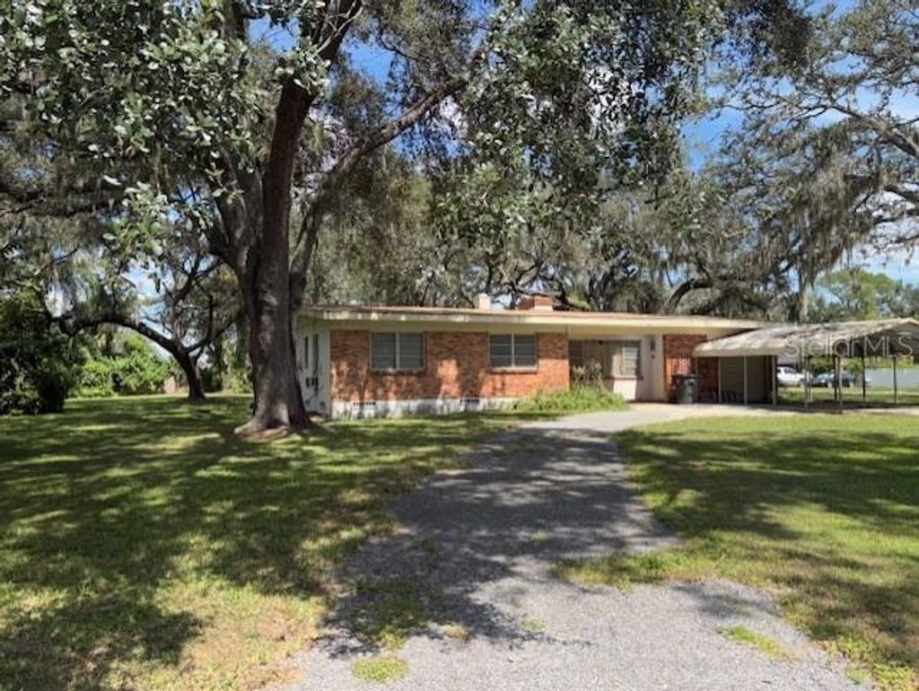 Photo of 1210 Lakeside Drive, Brandon, FL 33510 (MLS # J995297)