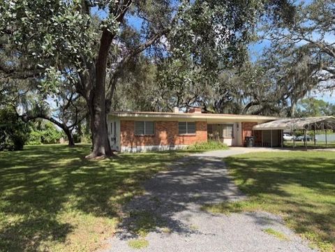 Photo of 1210 Lakeside Drive, Brandon, FL 33510 (MLS # J995297)