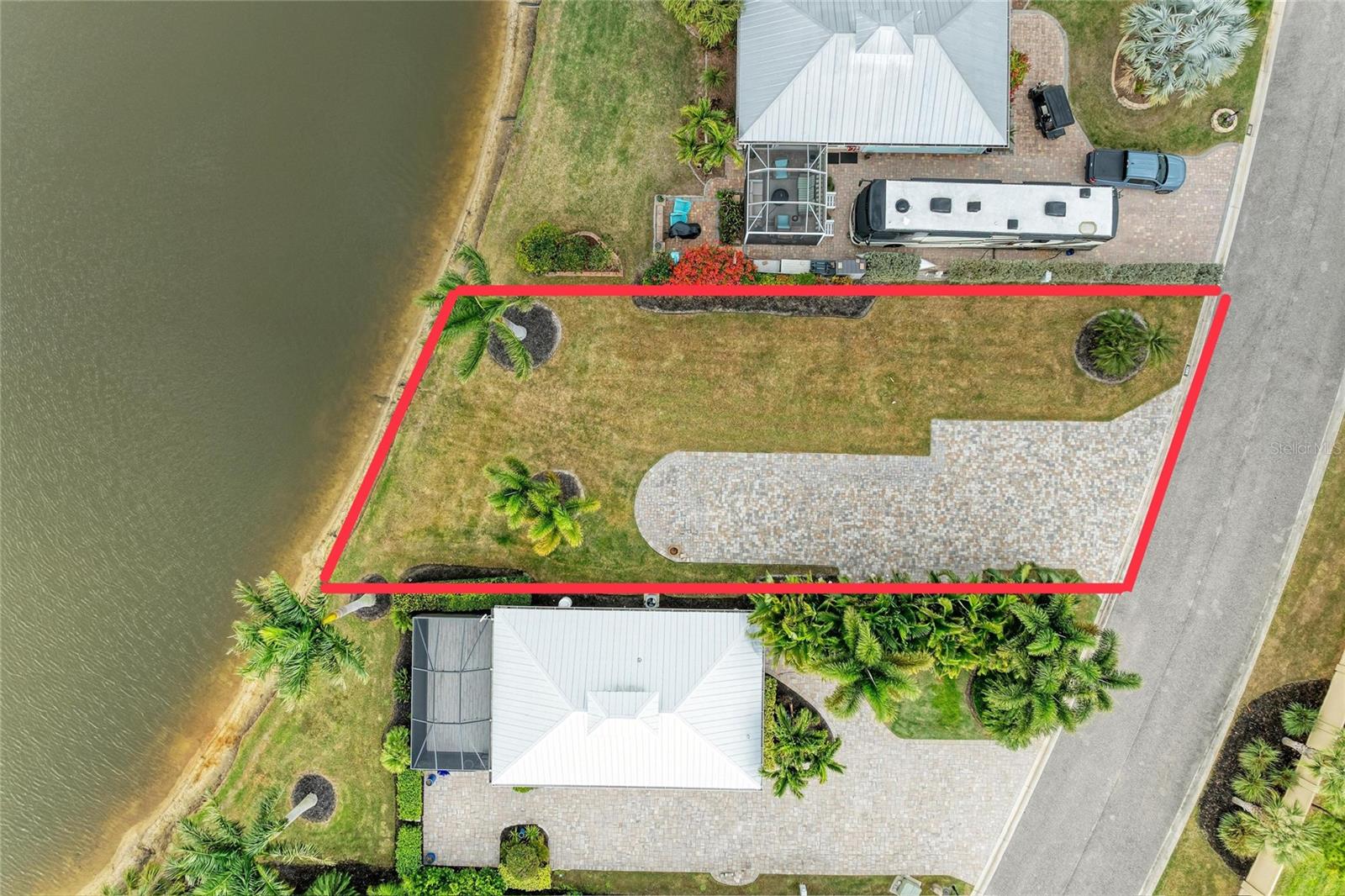 THORNTON CRK MOTORCOACH RESIDENCE - Land