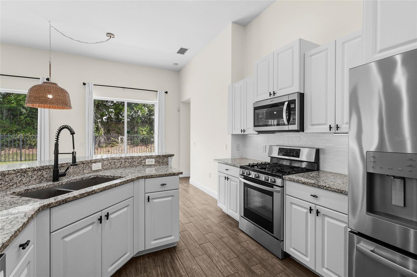 CHARLESTON POINTE PH 1A AT UNIV PLACE - Residential