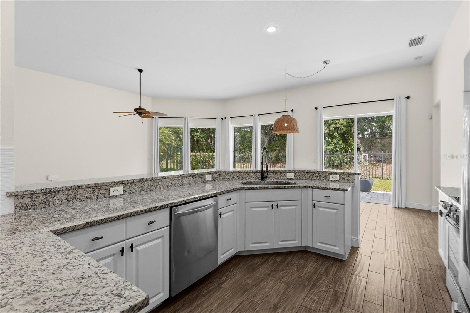 CHARLESTON POINTE PH 1A AT UNIV PLACE - Residential