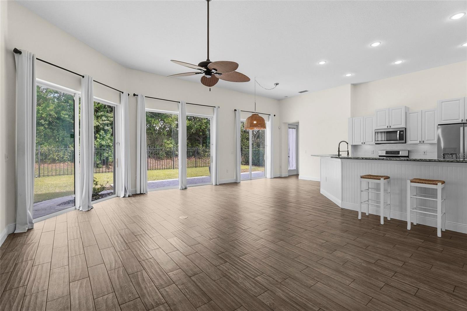 CHARLESTON POINTE PH 1A AT UNIV PLACE - Residential