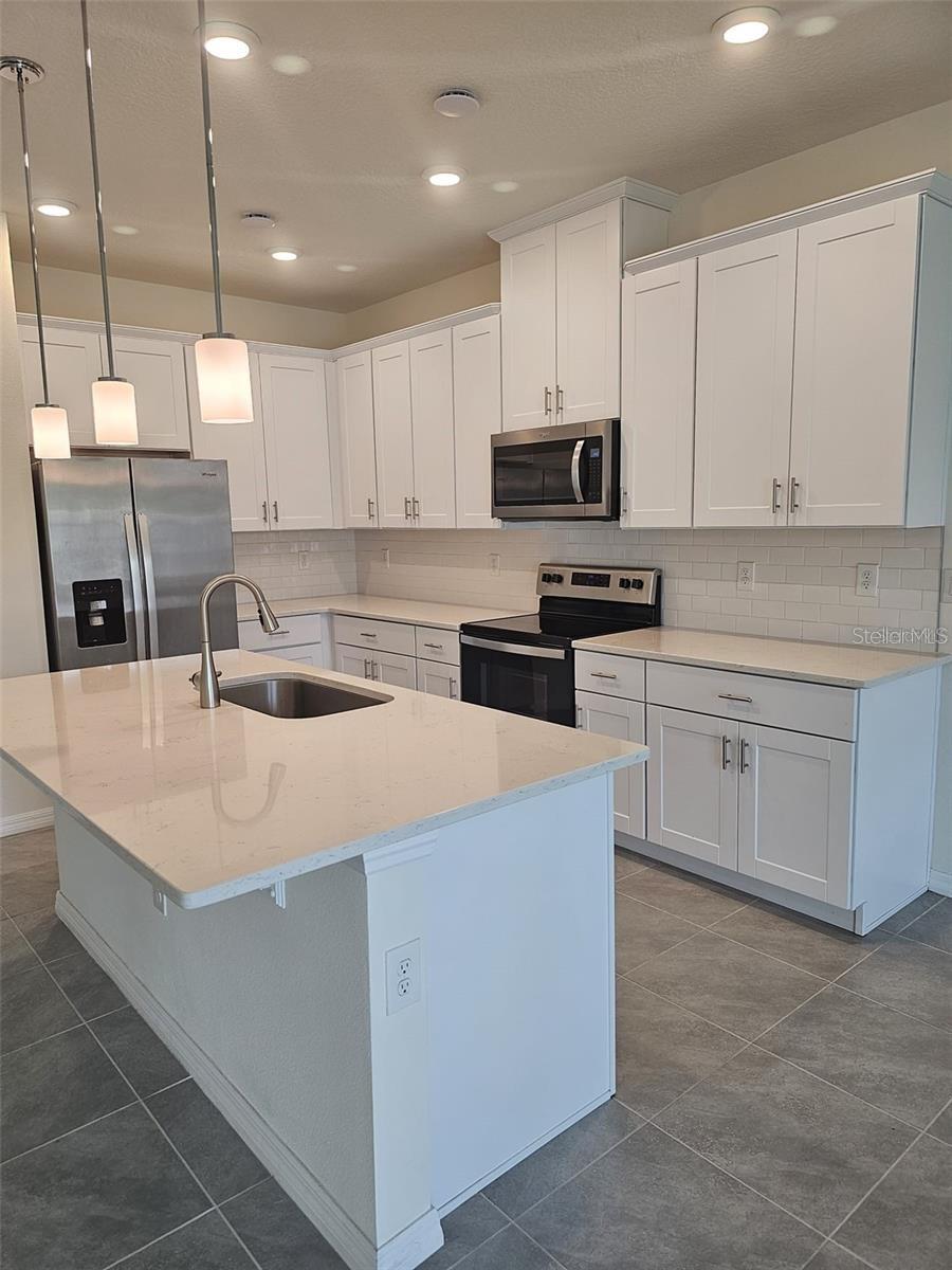 CREEKSIDE TWNHMS - Residential Lease