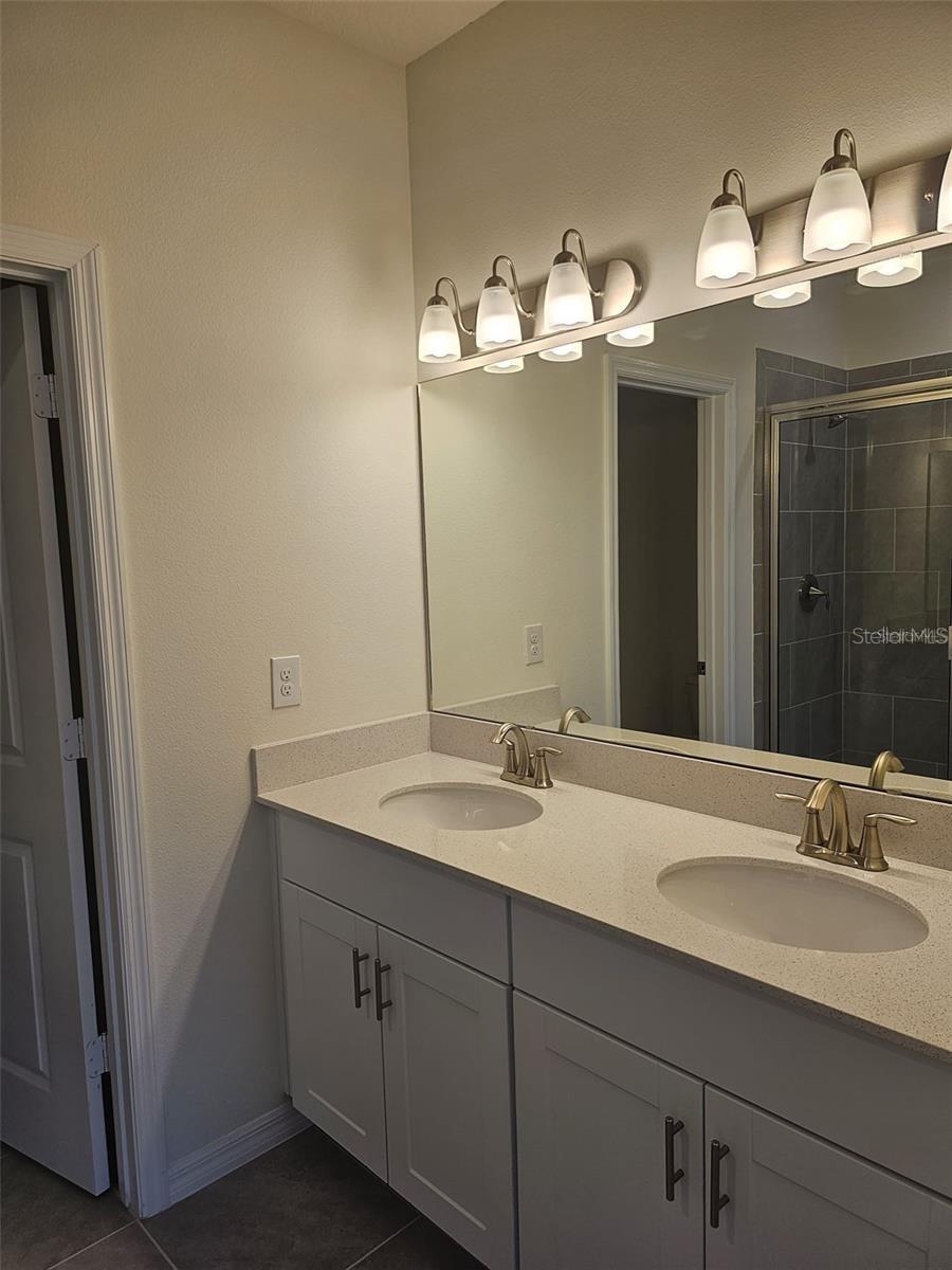 CREEKSIDE TWNHMS - Residential Lease