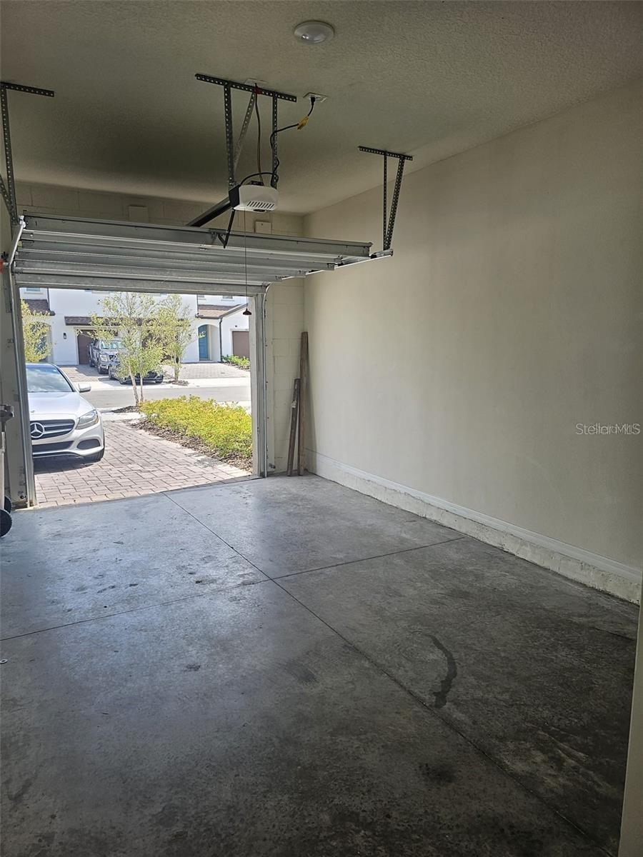 CREEKSIDE TWNHMS - Residential Lease