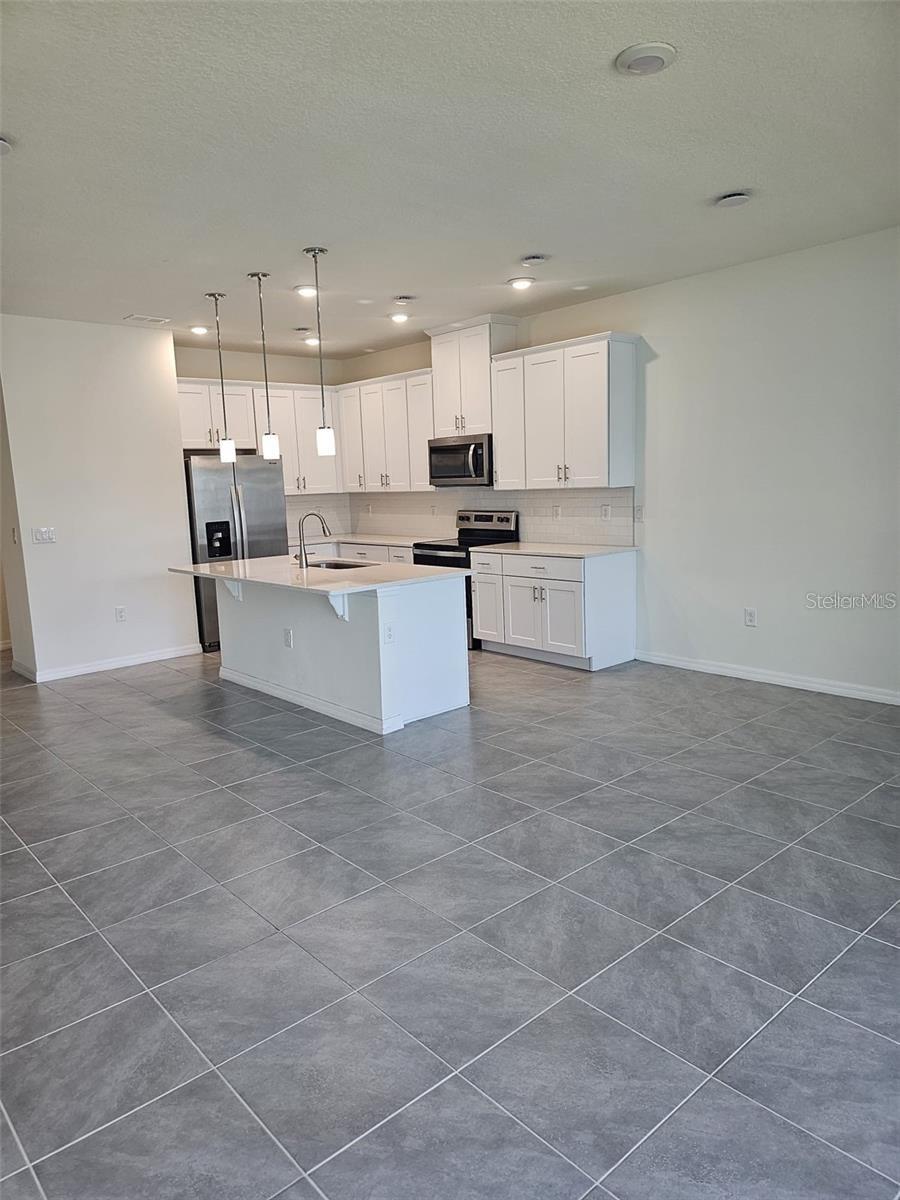 CREEKSIDE TWNHMS - Residential Lease