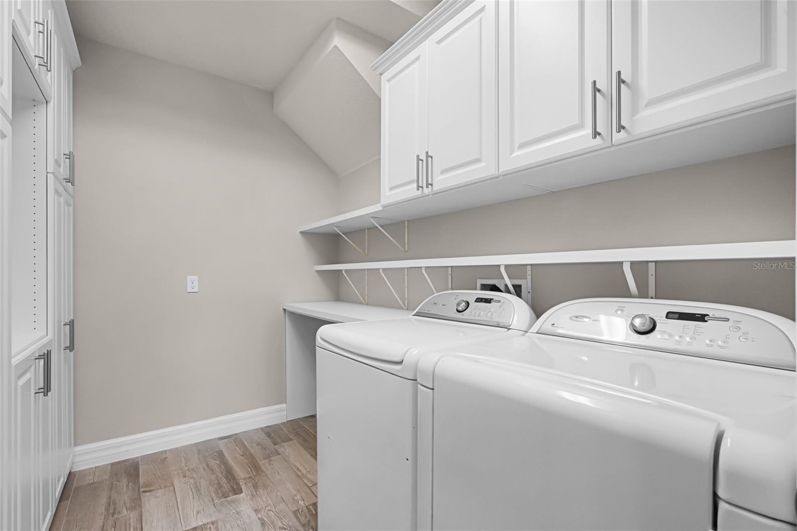 LAKESHORE AT NARCOOSSEE PH 3 2ND REP - Residential Lease