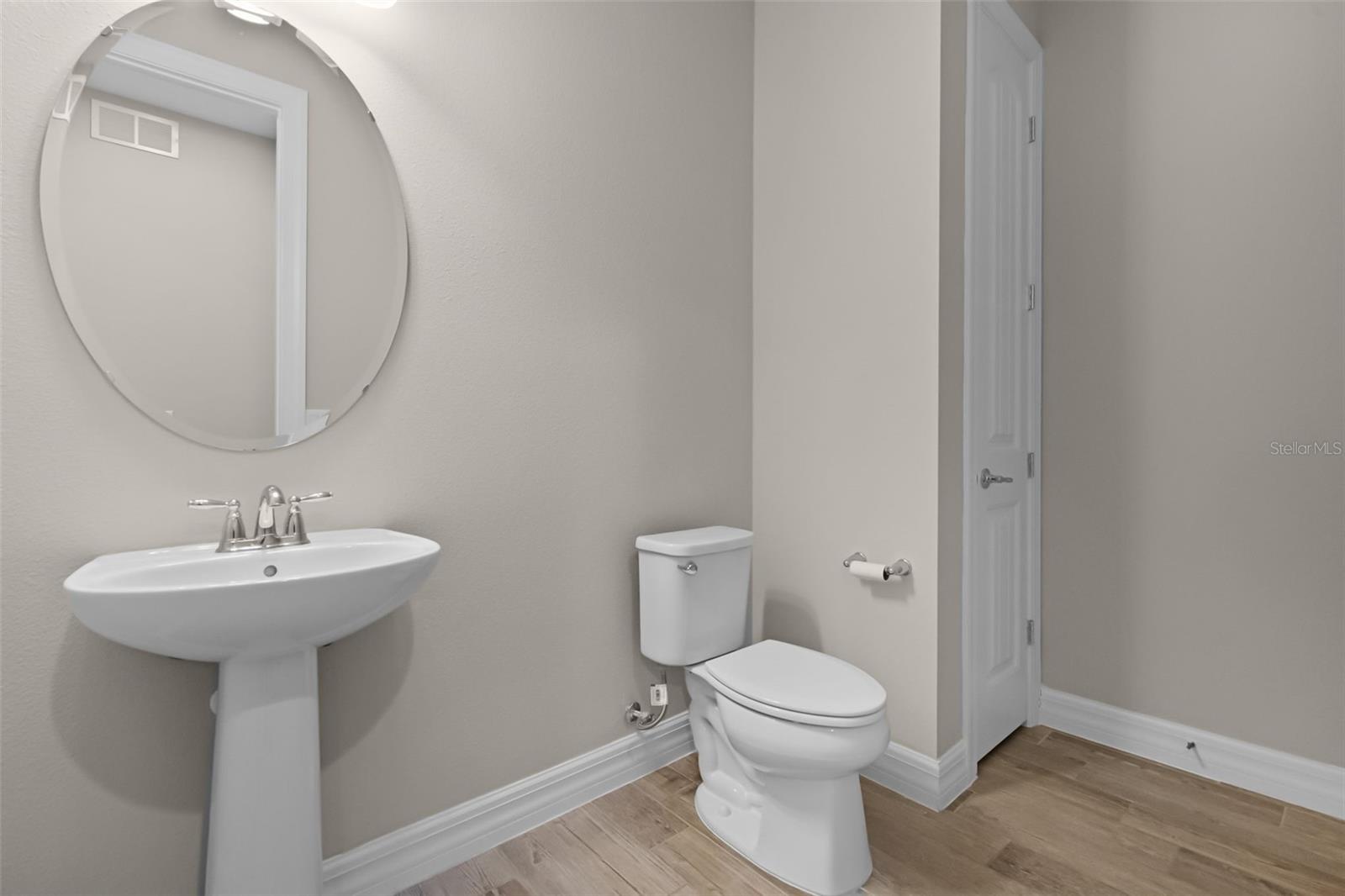LAKESHORE AT NARCOOSSEE PH 3 2ND REP - Residential Lease