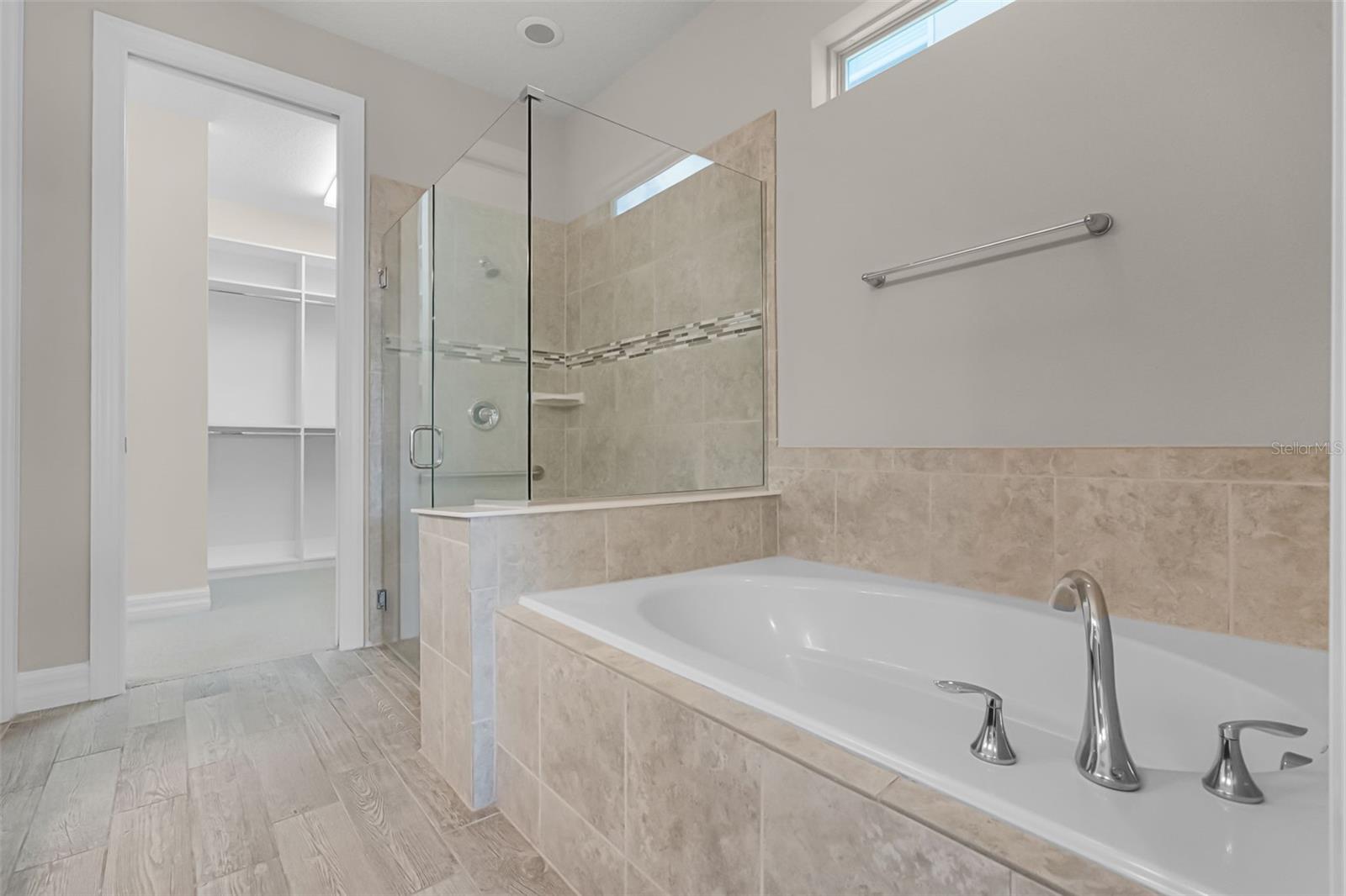 LAKESHORE AT NARCOOSSEE PH 3 2ND REP - Residential Lease