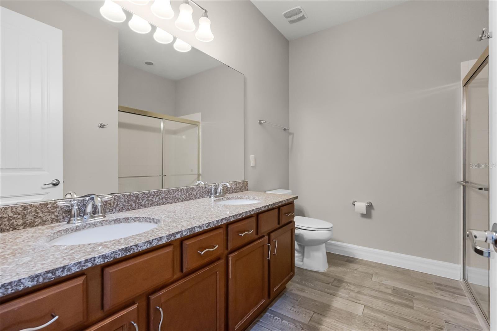 LAKESHORE AT NARCOOSSEE PH 3 2ND REP - Residential Lease