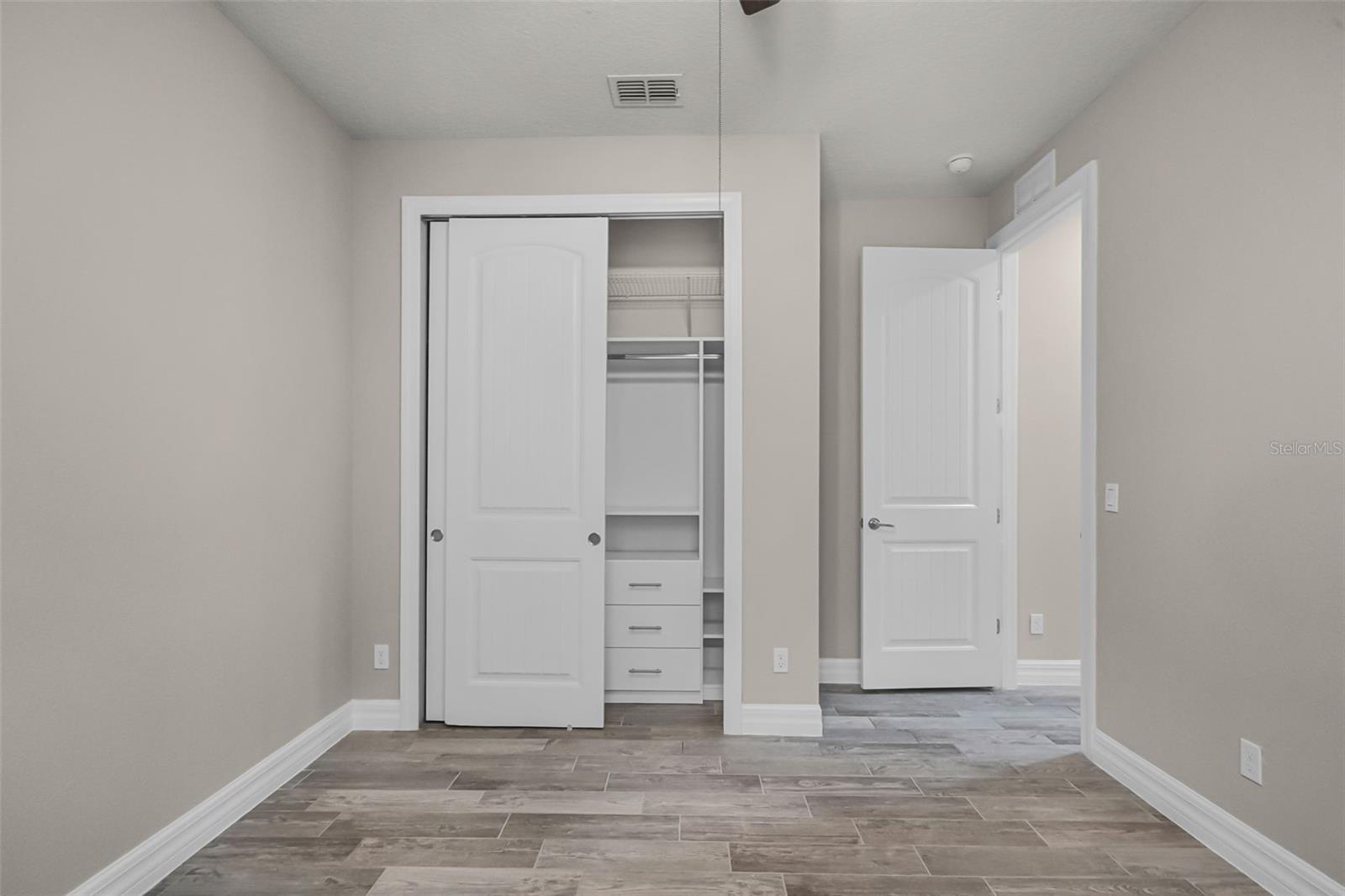 LAKESHORE AT NARCOOSSEE PH 3 2ND REP - Residential Lease