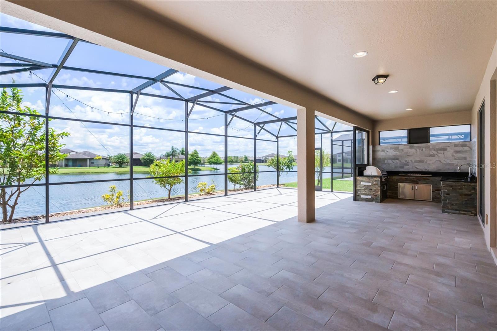 LAKESHORE AT NARCOOSSEE PH 3 2ND REP - Residential Lease