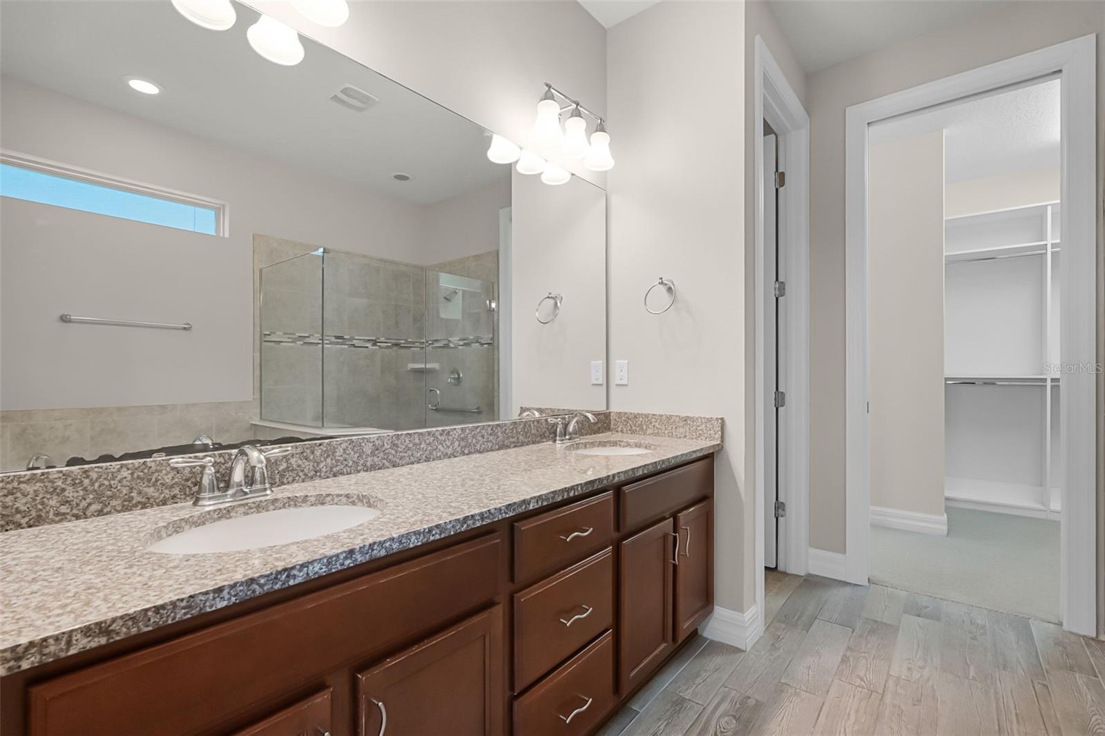 LAKESHORE AT NARCOOSSEE PH 3 2ND REP - Residential Lease