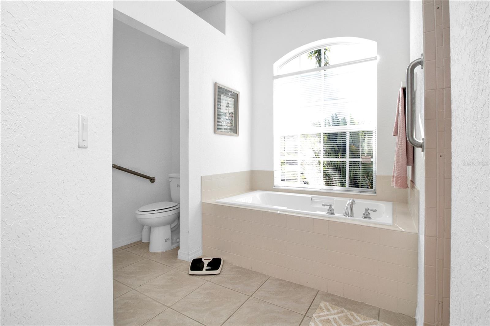 KINGS GATE PH 04 - Residential