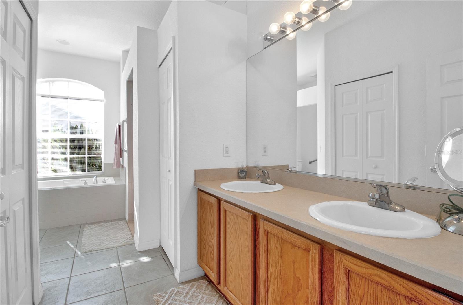 KINGS GATE PH 04 - Residential