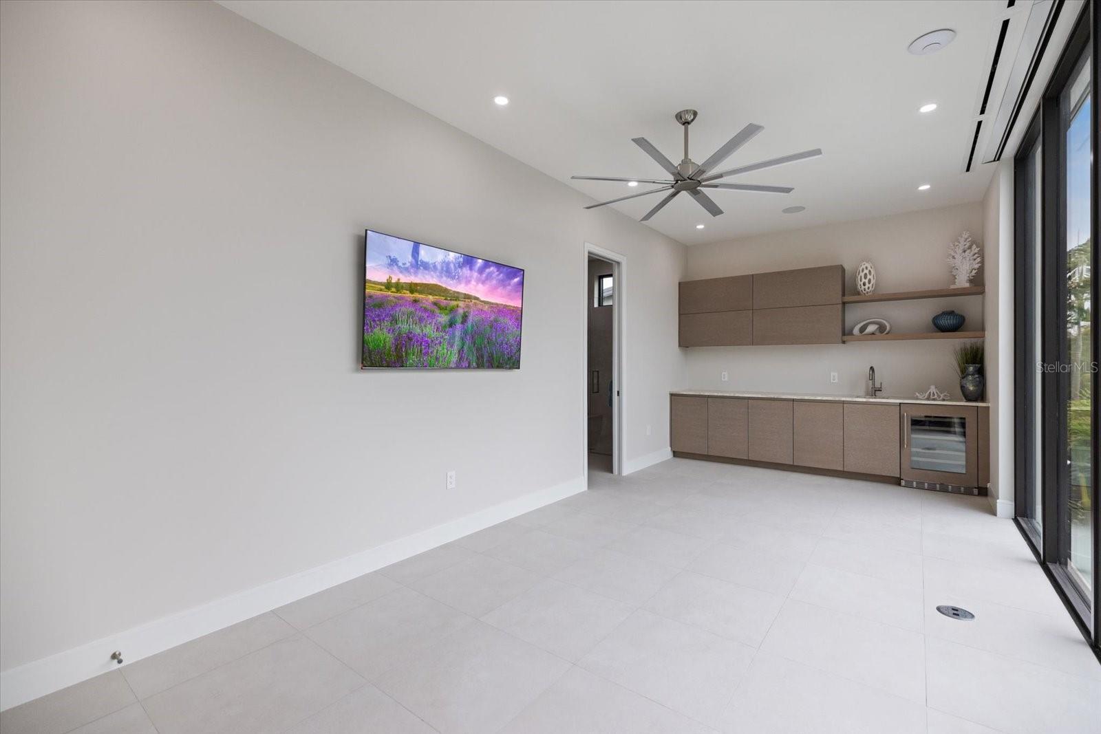 SLEEPY LAGOON PARK - Residential