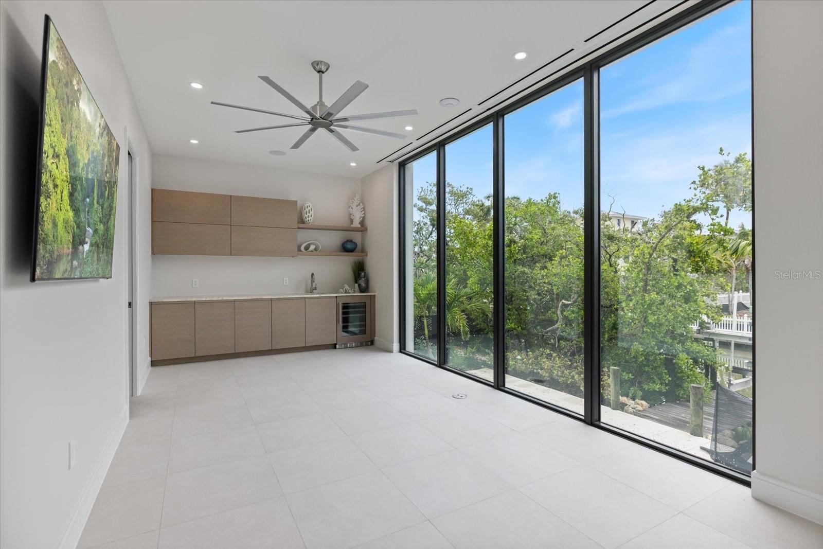 SLEEPY LAGOON PARK - Residential