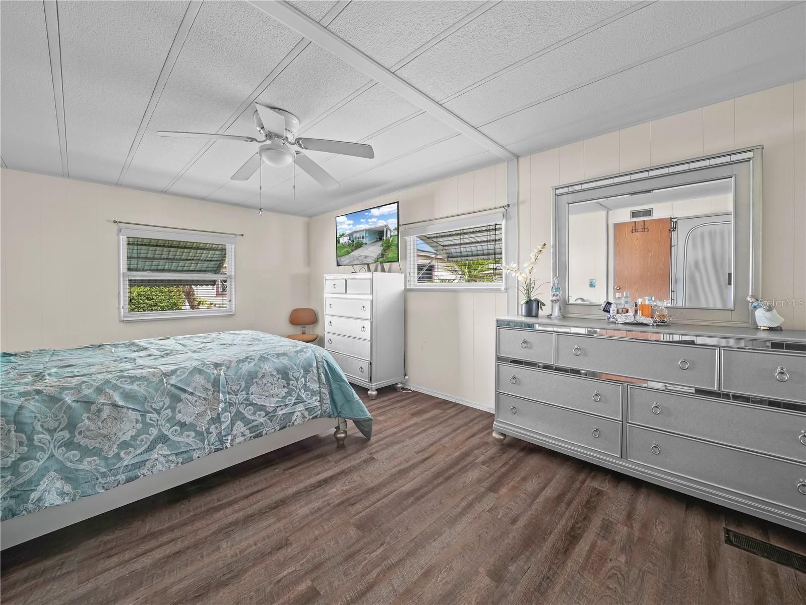 FLORAL LAKES - Residential