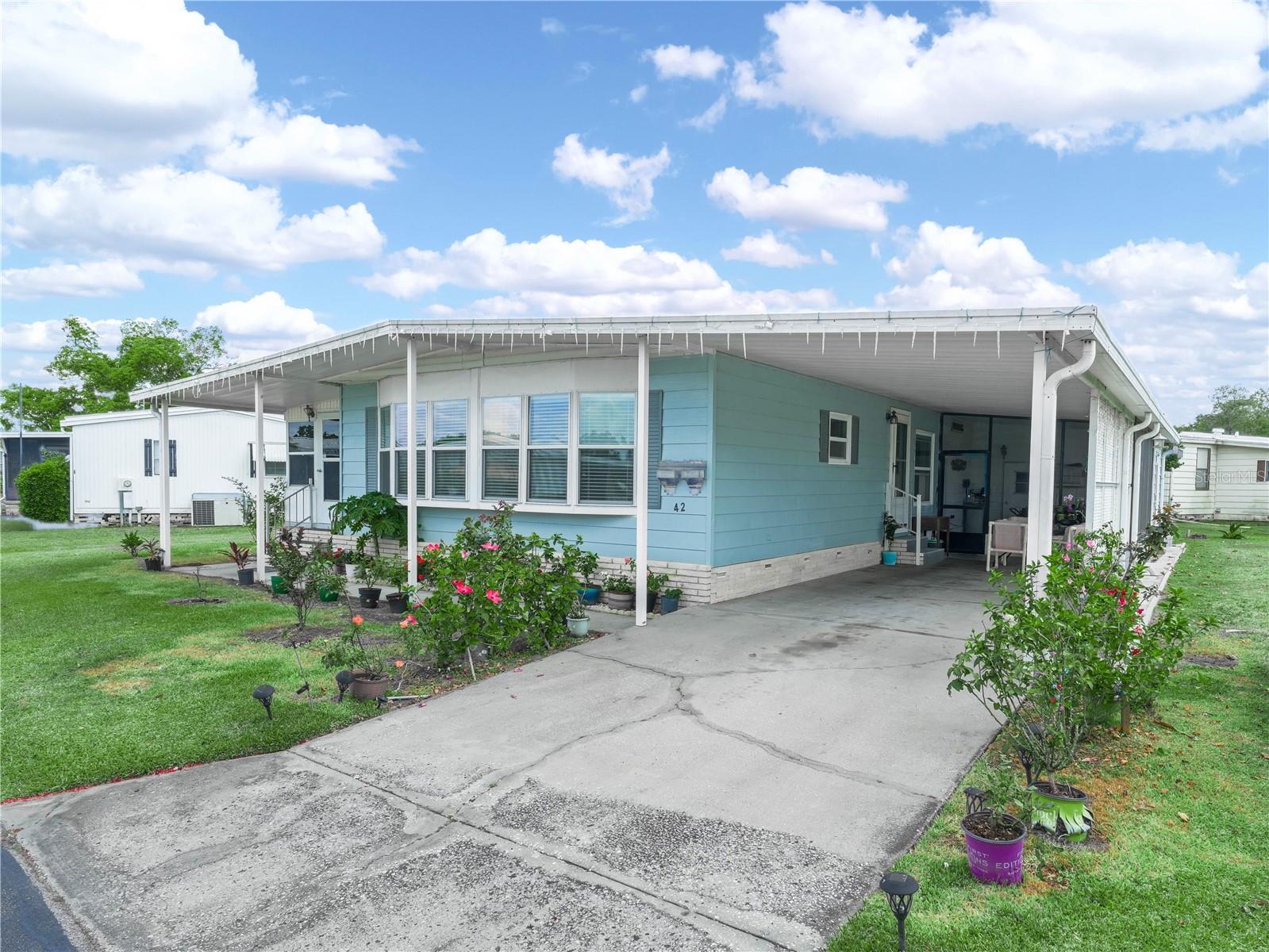 FLORAL LAKES - Residential