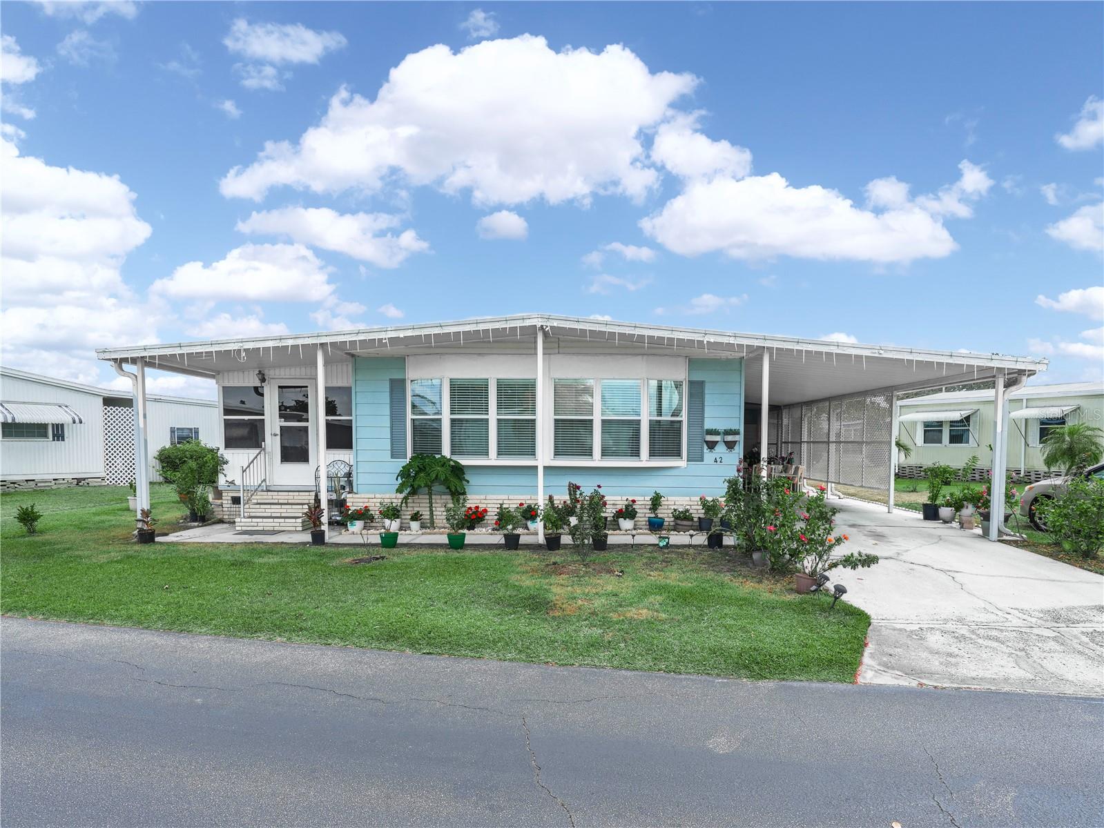 FLORAL LAKES - Residential