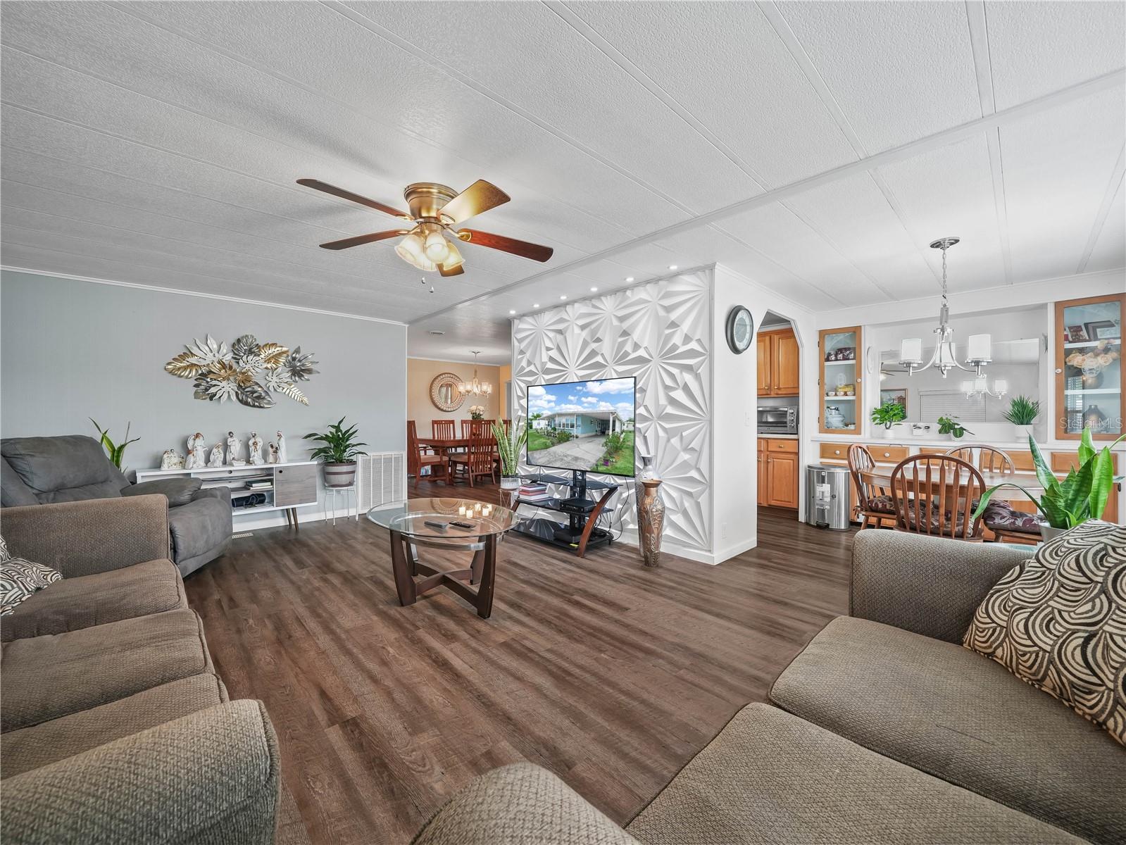 FLORAL LAKES - Residential