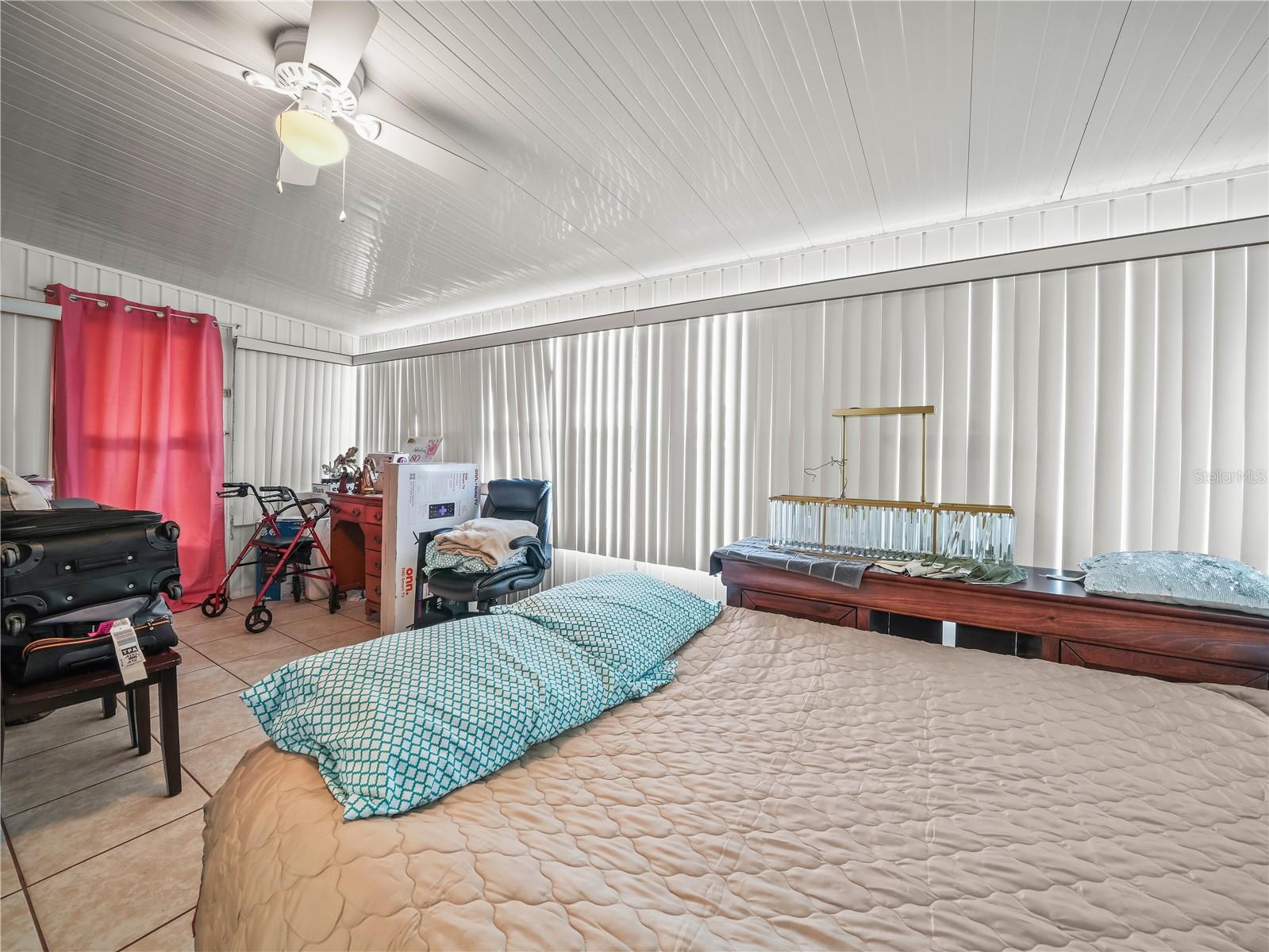 FLORAL LAKES - Residential