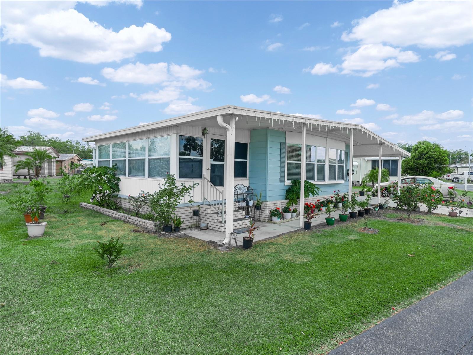 FLORAL LAKES - Residential