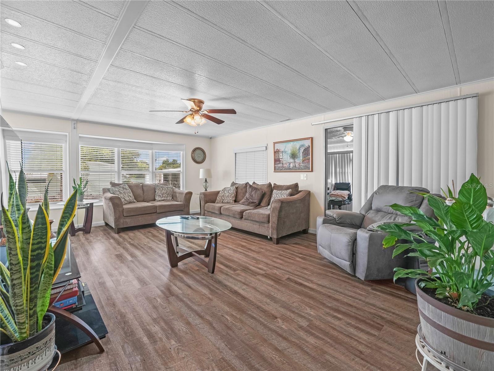 FLORAL LAKES - Residential