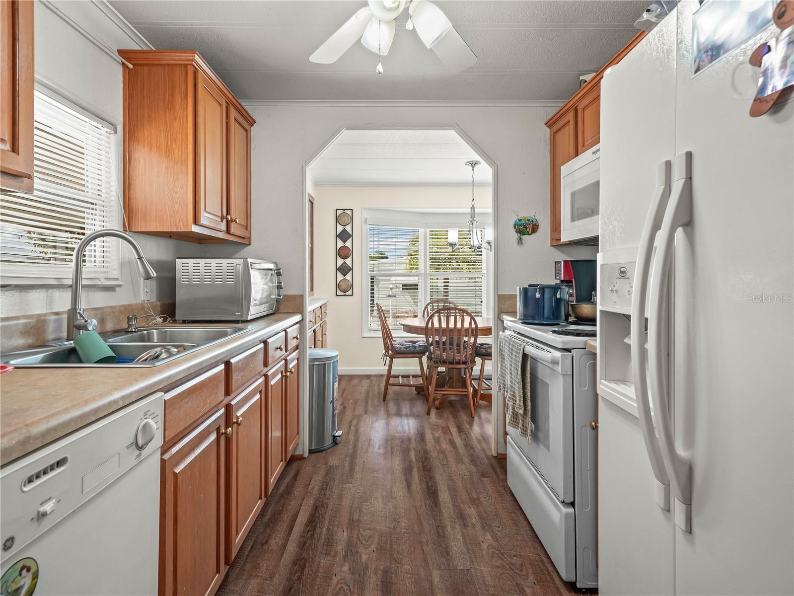 FLORAL LAKES - Residential