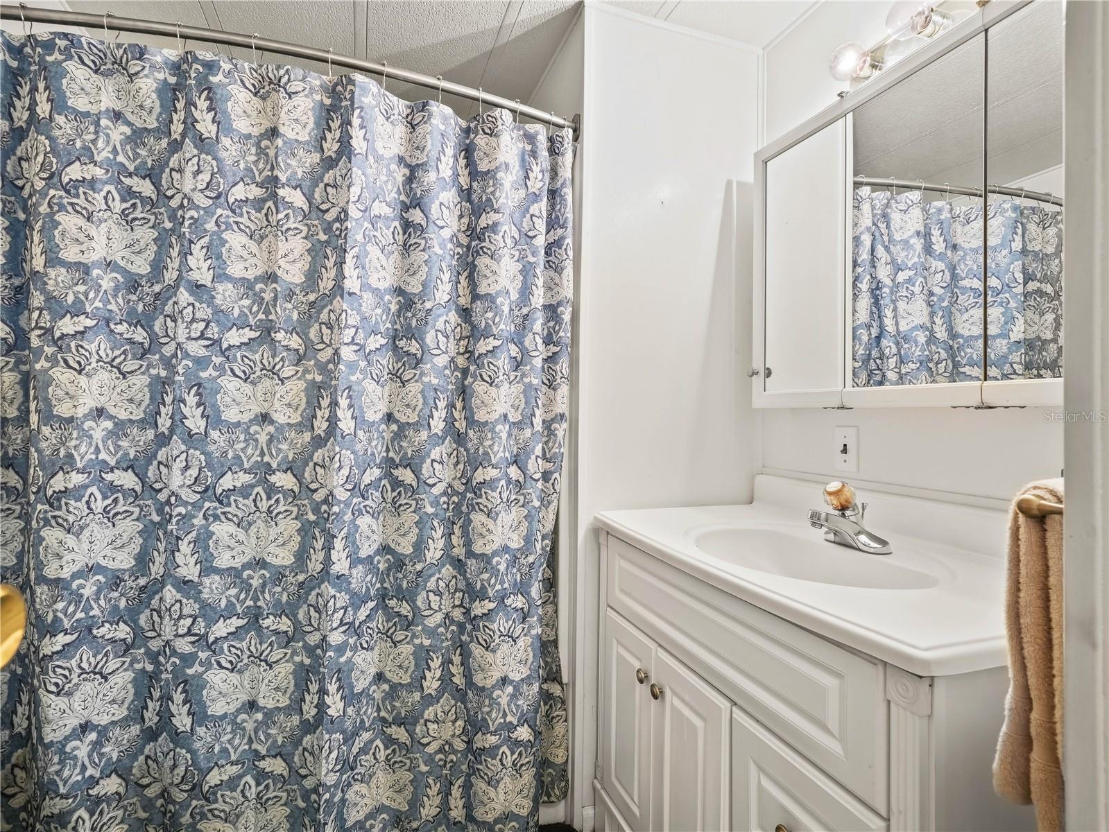 FLORAL LAKES - Residential