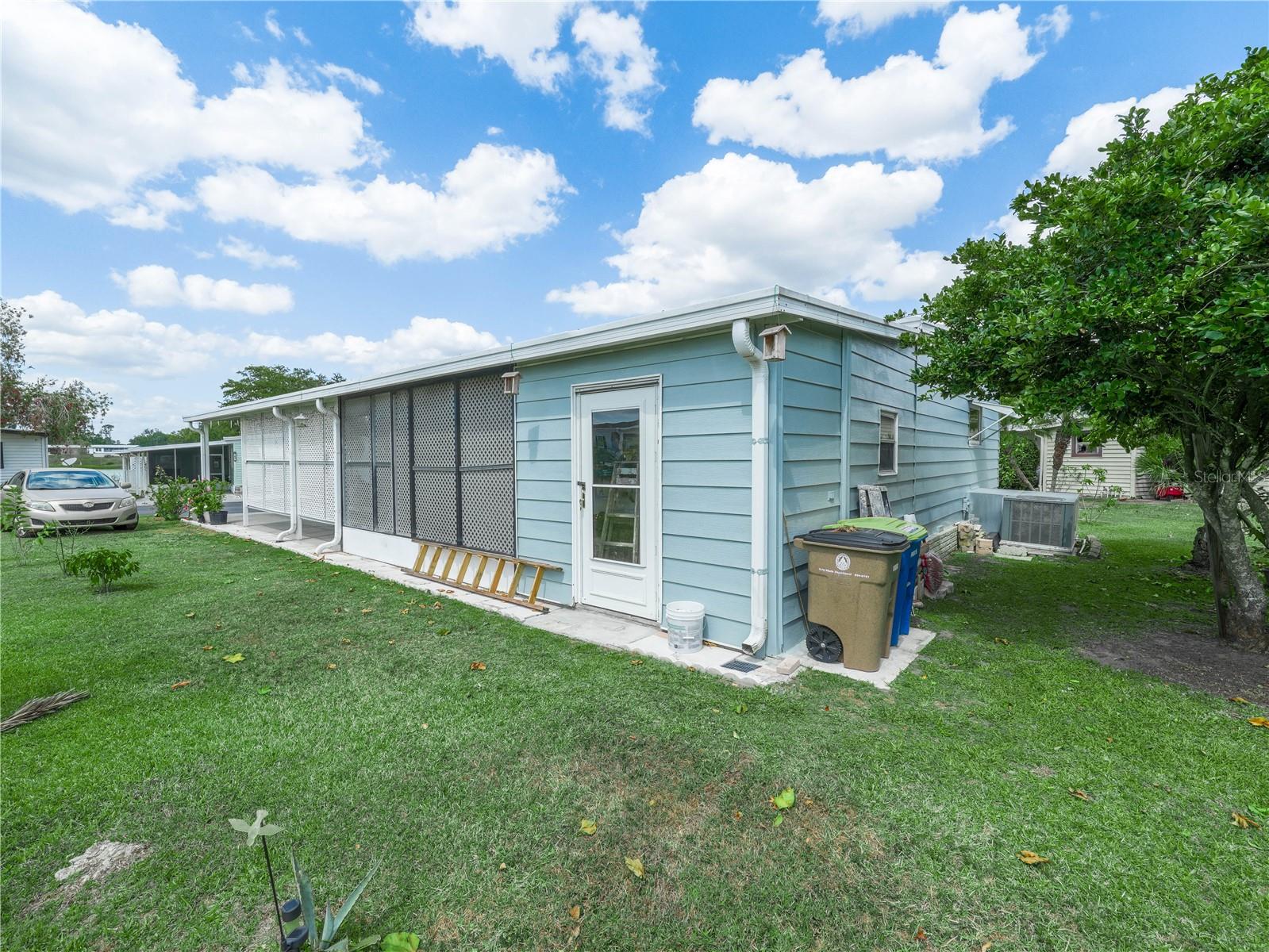 FLORAL LAKES - Residential