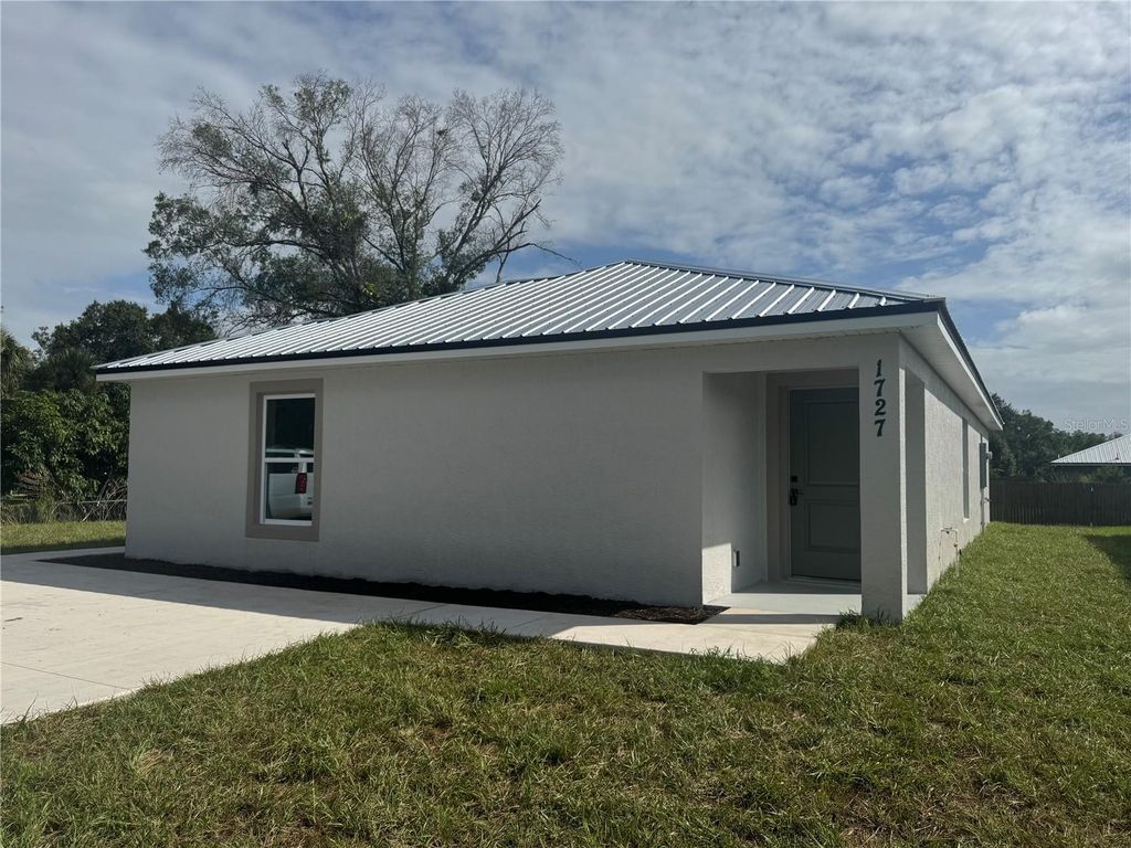 Photo of 1727 SE Hargrave Street, Arcadia, FL 34266 (MLS # A4656075)