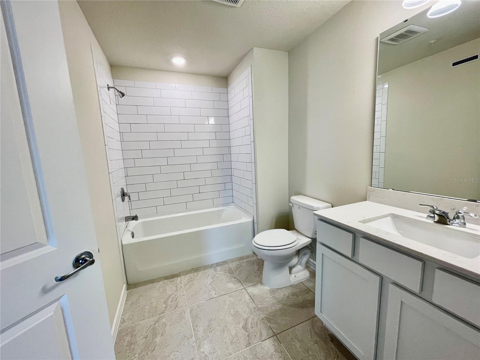 GRAYSON SQUARE - Residential Lease