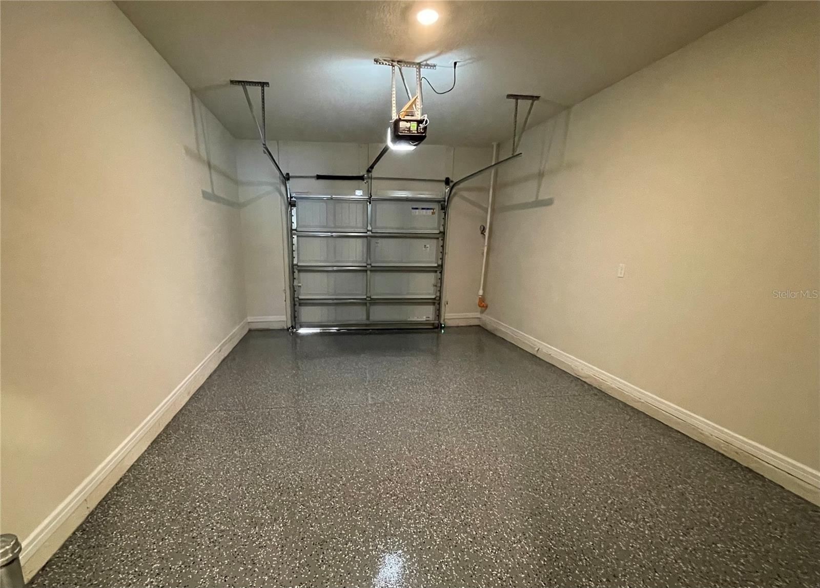 GRAYSON SQUARE - Residential Lease