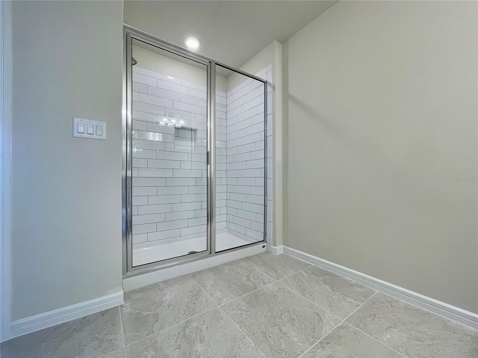 GRAYSON SQUARE - Residential Lease