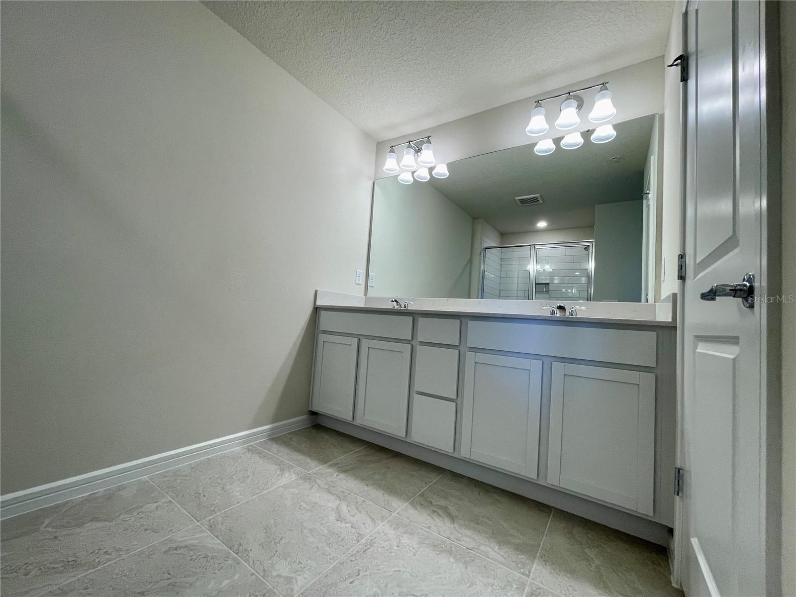 GRAYSON SQUARE - Residential Lease