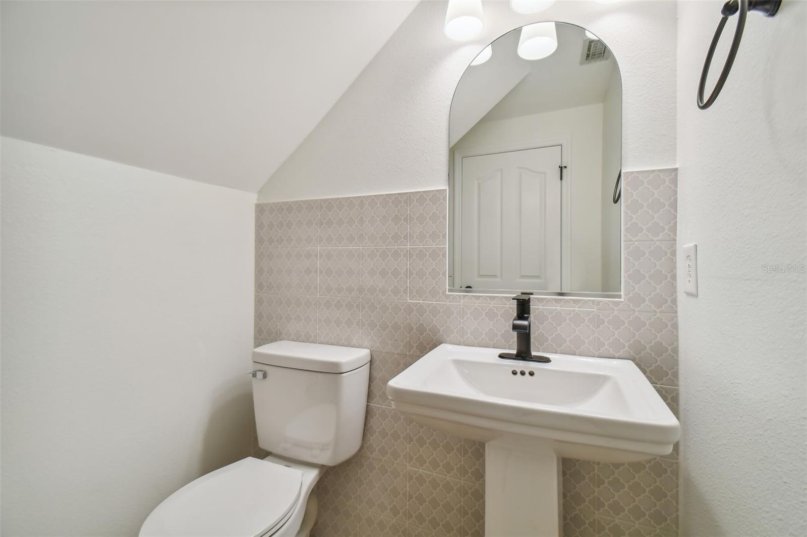 TRAFALGAR SQUARE - Residential Lease