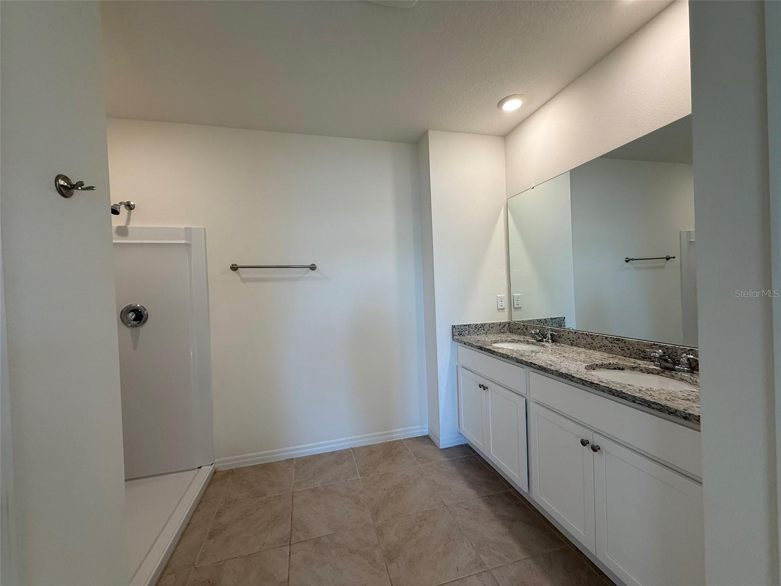 CASCADES PH 1A & 1B - Residential Lease