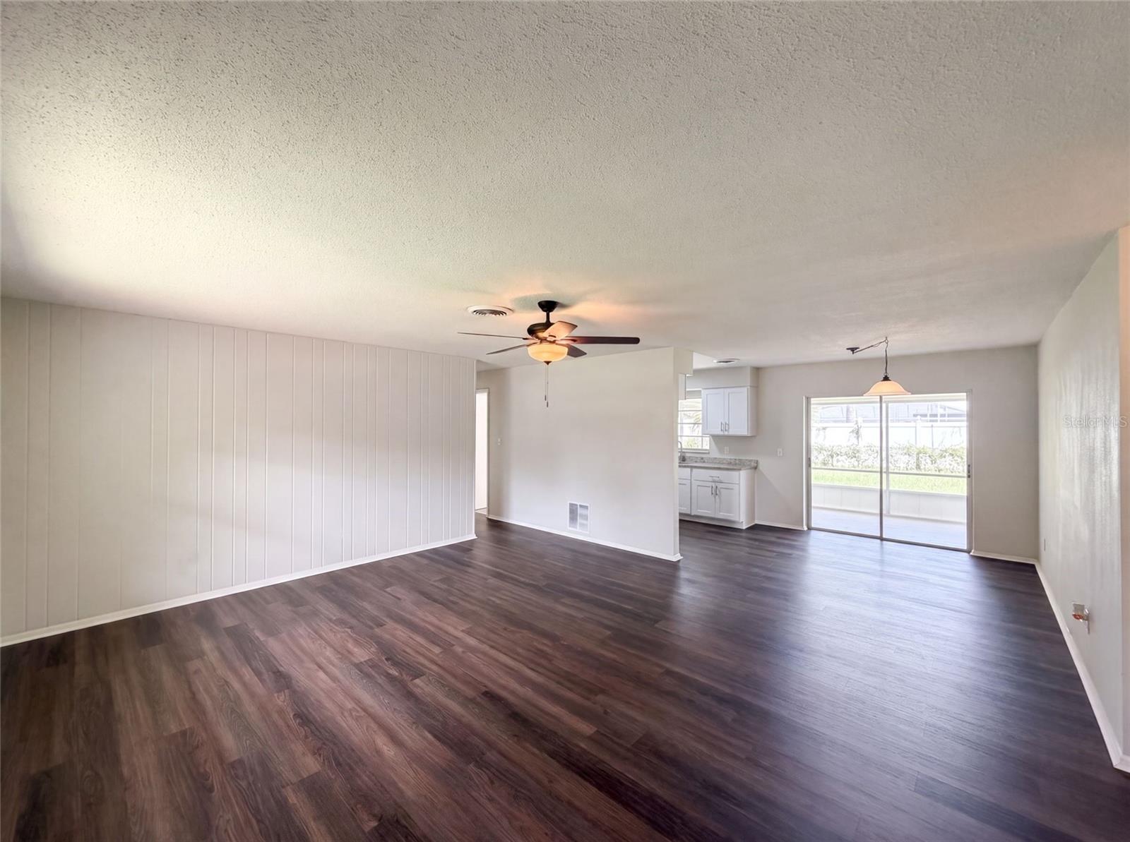 855 MURDOCK BOULEVARD