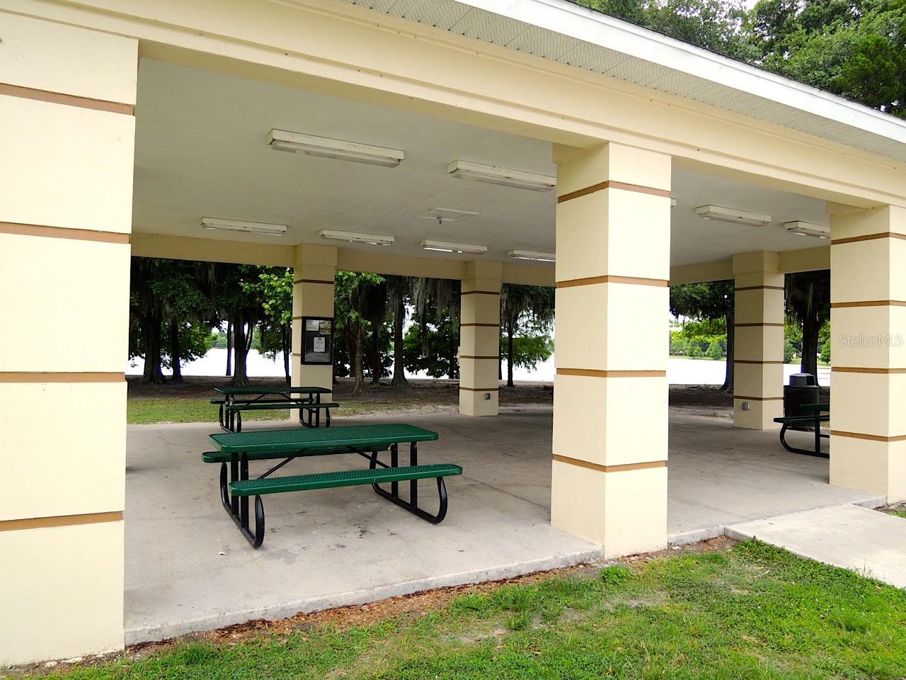 THE TWNHMS AT LIGHTHOUSE COVE III - Residential